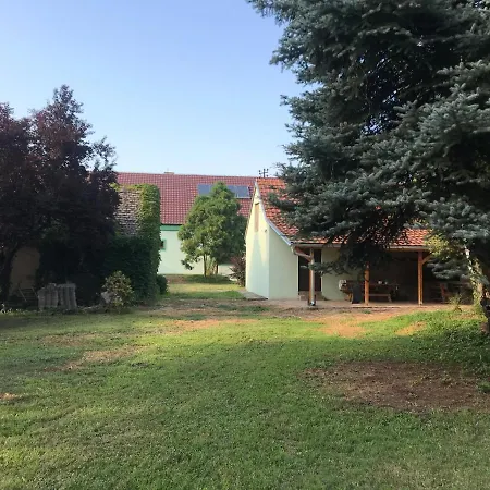 Pb Urban Garden With Secured Parking 3* Sremska Mitrovica