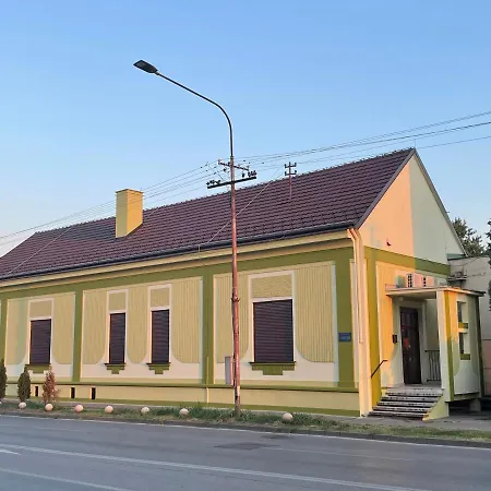 Alojamento de Acomodação e Pequeno-almoço Pb Urban Garden With Secured Parking Sremska Mitrovica