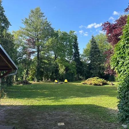 Pb Urban Garden With Secured Parking Alojamento de Acomodação e Pequeno-almoço 3*