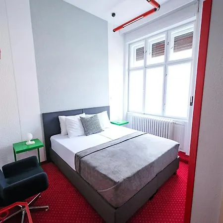 Alojamento de Acomodação e Pequeno-almoço Pb Urban Garden With Secured Parking 3*