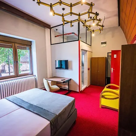 Pb Urban Garden With Secured Parking Alojamento de Acomodação e Pequeno-almoço 3*