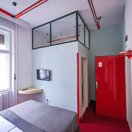 Alojamento de Acomodação e Pequeno-almoço Pb Urban Garden With Secured Parking Sremska Mitrovica