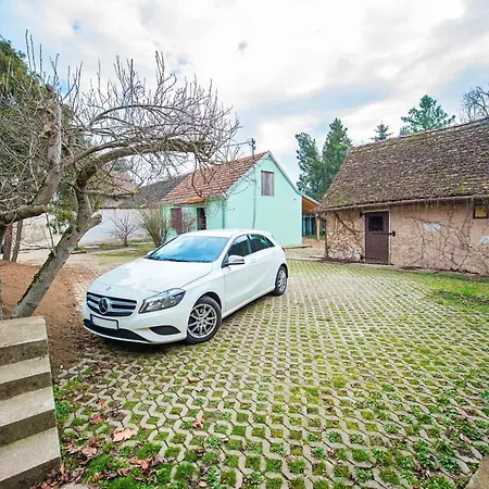 Pb Urban Garden With Secured Parking Alojamento de Acomodação e Pequeno-almoço 3*